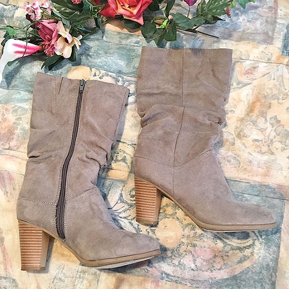 🌺Rue21 Taupe Suede Scrunch Boot (6/7)🌺 - Picture 3 of 14